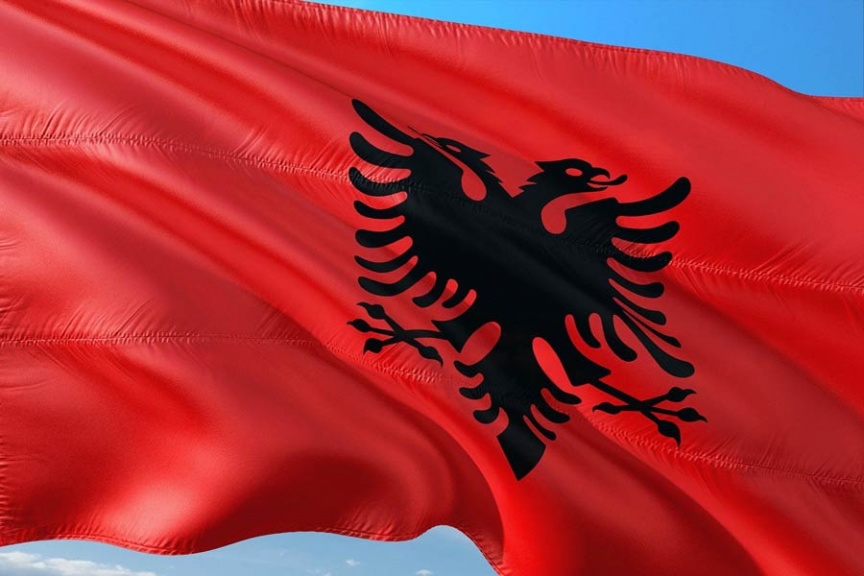 Nazwa, ludność, flaga, godło, alfabet: Republika Albanii (alb. Shqipëria)
